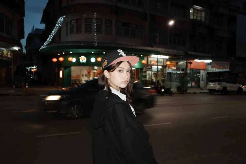 ถ่ายรูปชุดนักเรียนแนวสตรีท ที่ห้าแยกน้ำพุ อุดรธานี