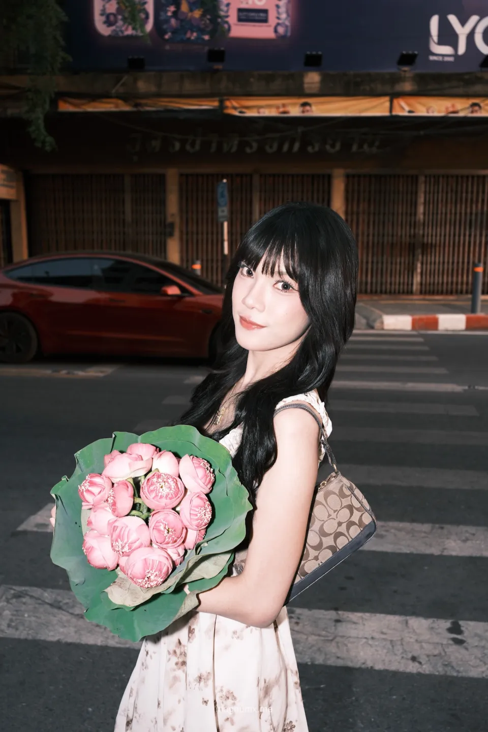ถ่ายรูปโทนแฟลชในสไตล์ภาพฟิล์มที่ห้าแยกน้ำพุ อุดรธานี