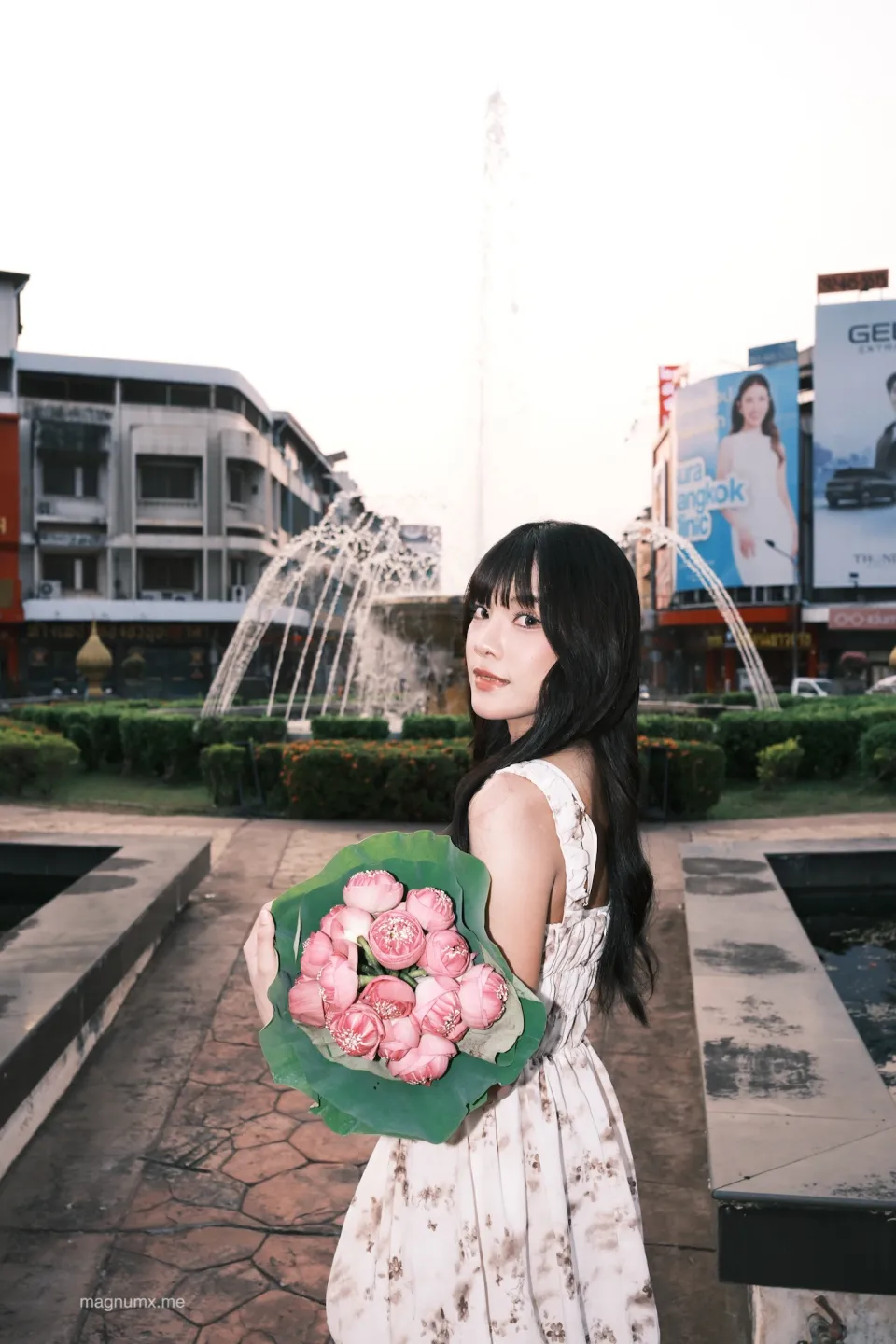 ถ่ายรูปโทนแฟลชในสไตล์ภาพฟิล์มที่ห้าแยกน้ำพุ อุดรธานี