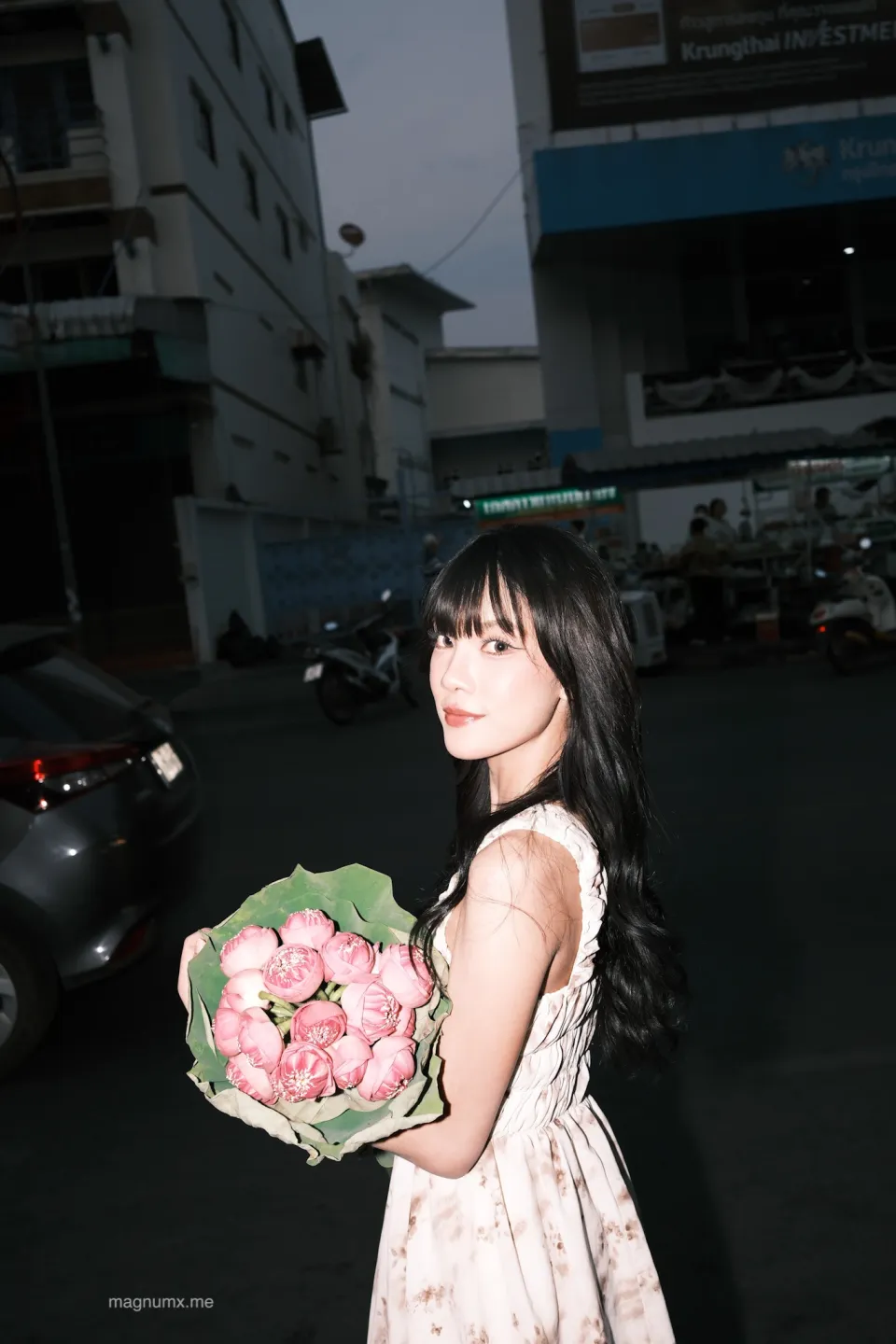 ถ่ายรูปโทนแฟลชในสไตล์ภาพฟิล์มที่ห้าแยกน้ำพุ อุดรธานี