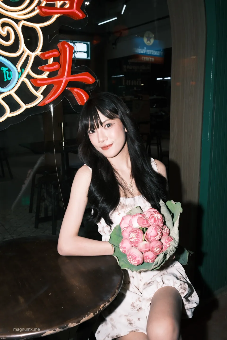 ถ่ายรูปโทนแฟลชในสไตล์ภาพฟิล์มที่ห้าแยกน้ำพุ อุดรธานี