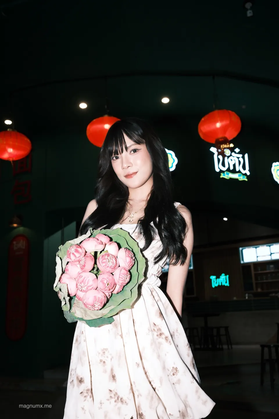 ถ่ายรูปโทนแฟลชในสไตล์ภาพฟิล์มที่ห้าแยกน้ำพุ อุดรธานี